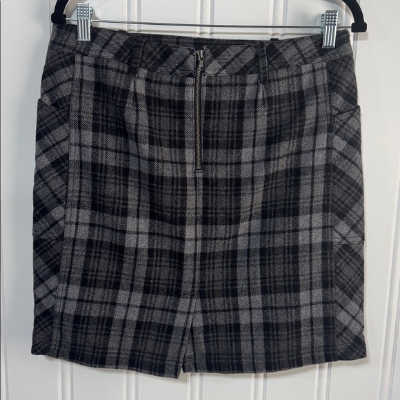 Eddie Bauer Plaid Wool Blend short skirt Size 8 - Picture 2 of 9